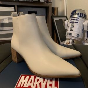 Universal Thread Ankle Boot